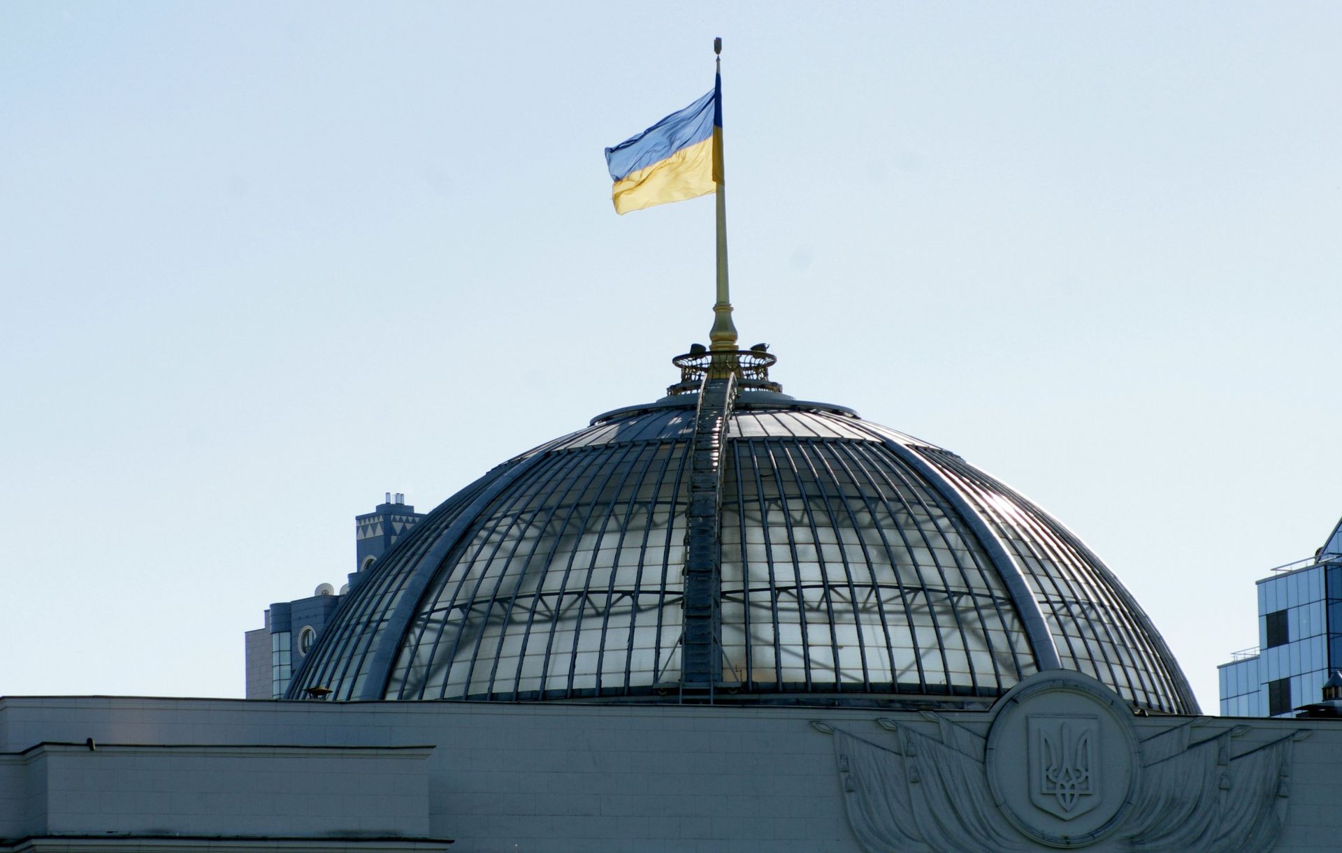Флаг на крыше Верховной Рады Украины в Киеве - РИА Новости, 1920, 16.07.2020