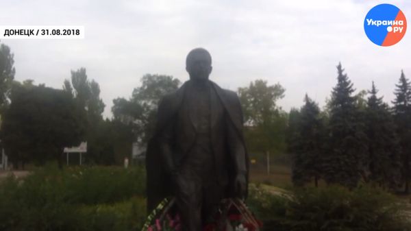 Донецк: памятник Кобзону утопает в цветах ВИДЕО Донецк: памятник Кобзону утопает в цветах ВИДЕО