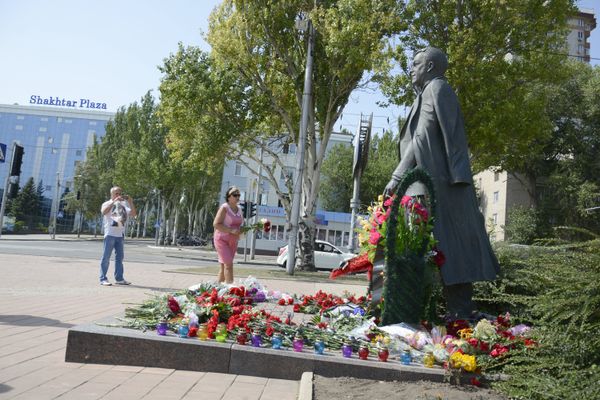 Памятник Кобзон Донецк