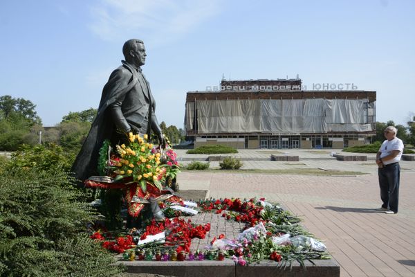 Памятник Кобзон Донецк Памятник Кобзон Донецк