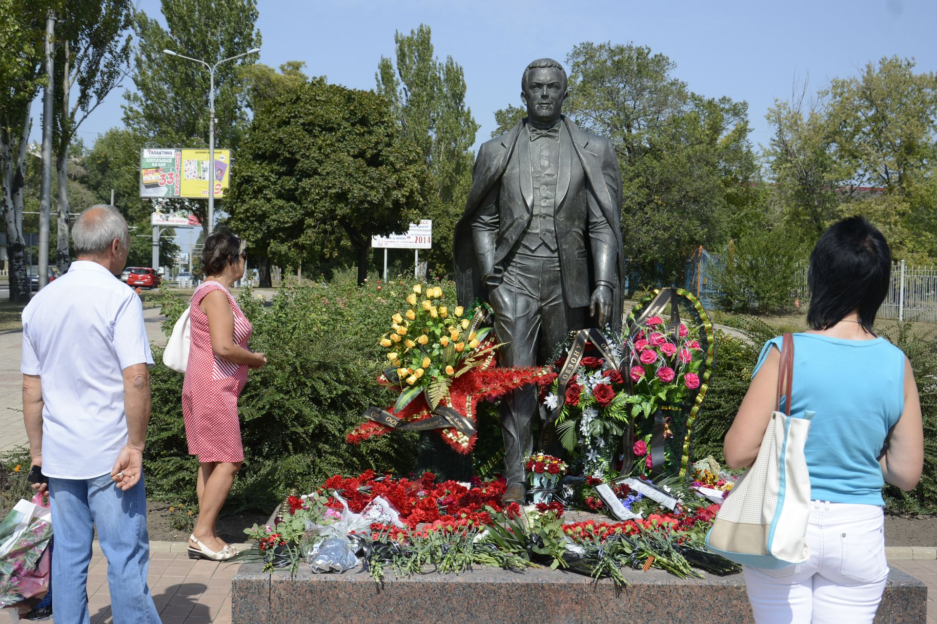 Памятник Кобзон Донецк - РИА Новости, 1920, 26.09.2021
