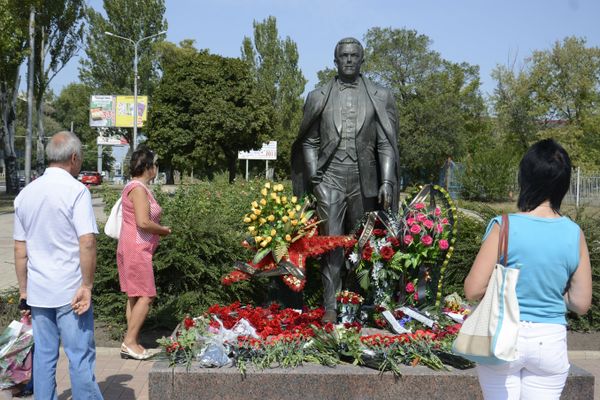 Памятник Кобзон Донецк Памятник Кобзон Донецк