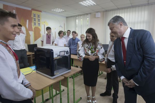 Порошенко школа школьники