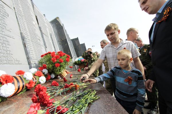 Празднование Дня освобождения Донбасса от немецко-фашистских захватчиков Празднование Дня освобождения Донбасса от немецко-фашистских захватчиков