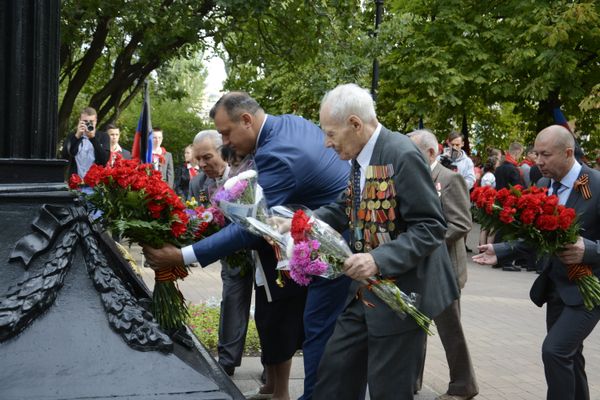 День освобождения Донбасса возложение цветов