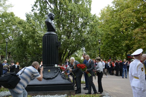 День освобождения Донбасса возложение цветов