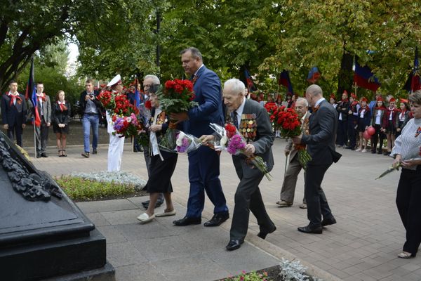 День освобождения Донбасса возложение цветов День освобождения Донбасса возложение цветов