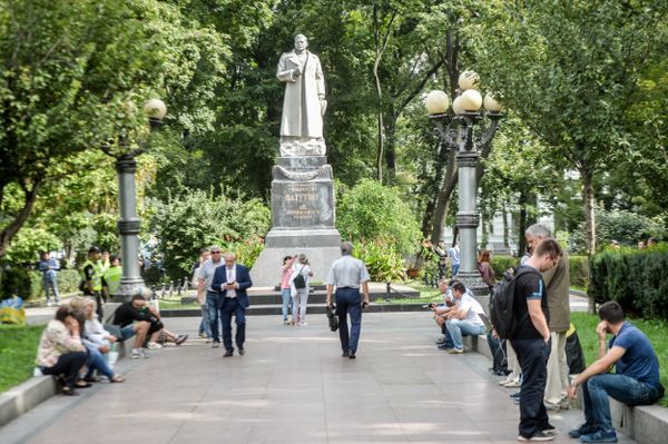 Памятник Ватутину в Киеве Памятник Ватутину в Киеве