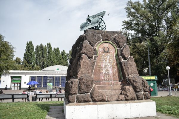 Памятник рабочим завода Арсенал Памятник рабочим завода Арсенал
