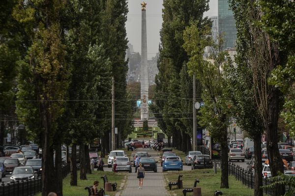 Обелиск городу-герою Киеву на площади Победы Обелиск городу-герою Киеву на площади Победы
