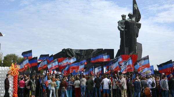 Празднование освобождения Донбасса от фашистов в Донецке