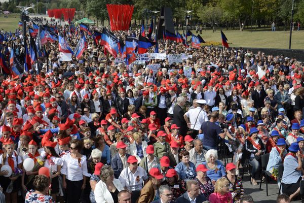 Празднование освобождения Донбасса от фашистов в Донецке Празднование освобождения Донбасса от фашистов в Донецке