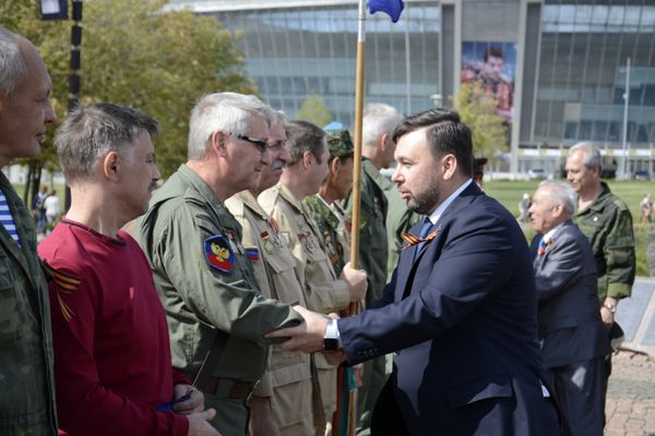 Празднование освобождения Донбасса от фашистов в Донецке Празднование освобождения Донбасса от фашистов в Донецке