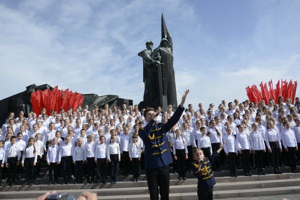 Празднование освобождения Донбасса от фашистов в Донецке Празднование освобождения Донбасса от фашистов в Донецке