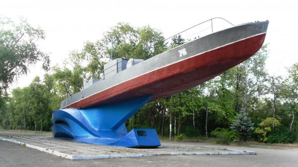 Памятник морякам-десантникам в Мариуполе