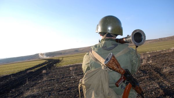 Бойцы ополчения ДНР на линии разграничения Бойцы ополчения ДНР на линии разграничения