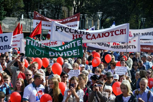 Марш в защиту русских школ в Латвии