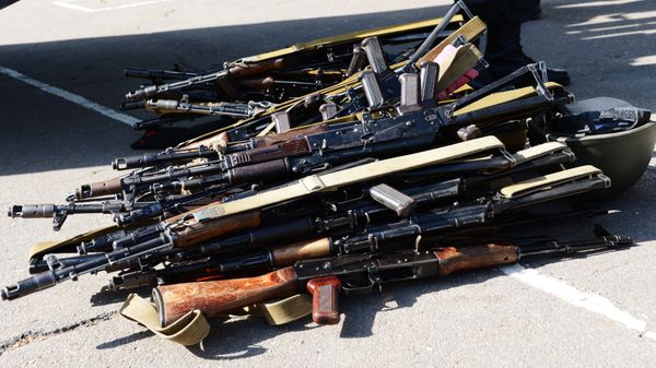 Добровольцы народного ополчения батальона Восток переподчинили воинскую часть №3037 в Донецке