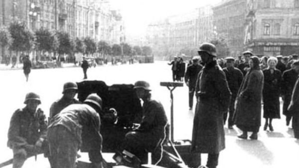 Площадь Сталина (ныне - Европейская), сентябрь 1941 года.