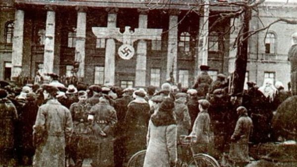 Киев 1941 год. Красный корпус Университета Шевченко.