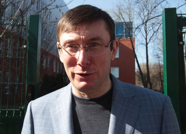 Юрий Луценко прошел обследование в одной из клиник Киева