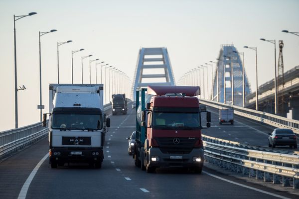 Открытие движения по Крымскому мосту для грузовиков Открытие движения по Крымскому мосту для грузовиков