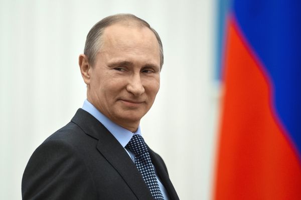 В.Путин вручил в Кремле премии деятелям культуры В.Путин вручил в Кремле премии деятелям культуры