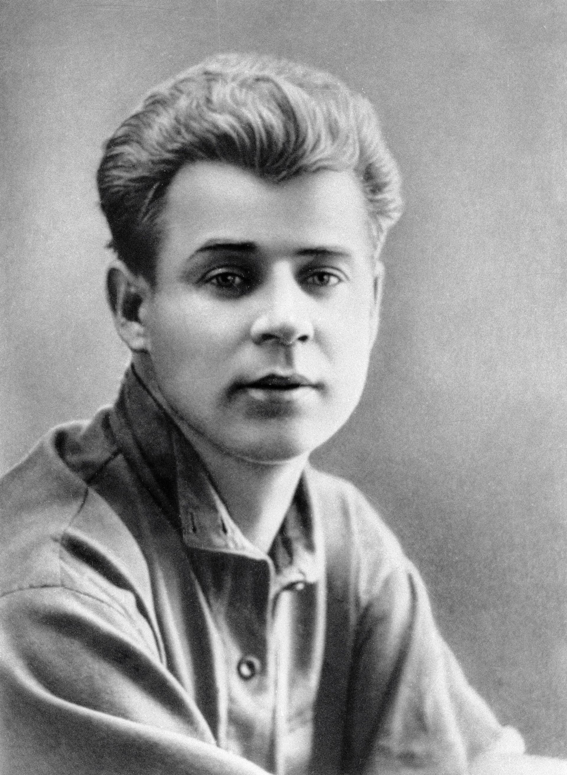 Поэт Сергей Есенин  - РИА Новости, 1920, 03.10.2025