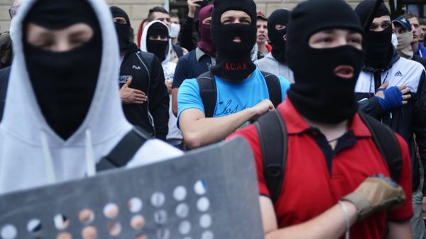 Неизвестные сорвали крестный ход против войны и интеграции Украины в Евросоюз Неизвестные сорвали крестный ход против войны и интеграции Украины в Евросоюз