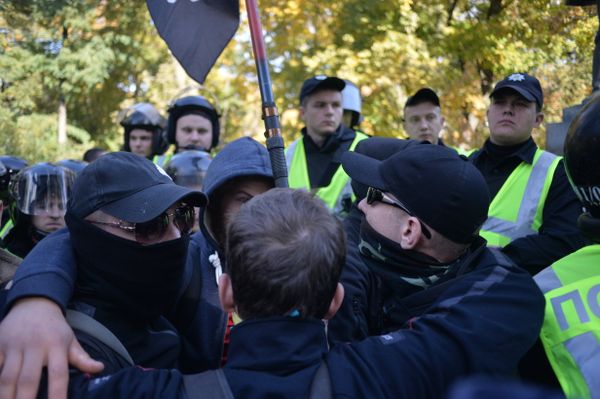Памятники Памятники