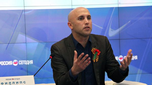 Журналист Грэм Филлипс Журналист Грэм Филлипс