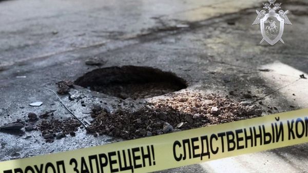 Следователи СК РФ осмотрели место происшествия в керченском колледже
