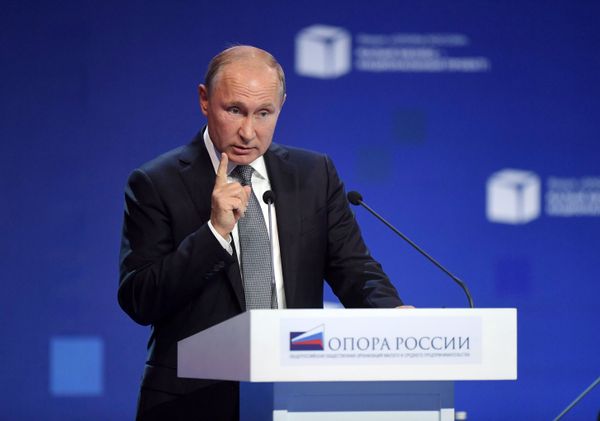 Президент РФ В. Путин посетил форум «Малый бизнес – национальный проект!»
