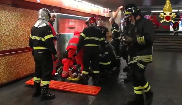 Болельщики ЦСКА пострадали при обрушении эскалатора метро в Риме