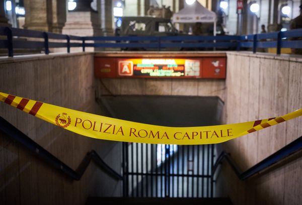 Болельщики ЦСКА пострадали при обрушении эскалатора метро в Риме