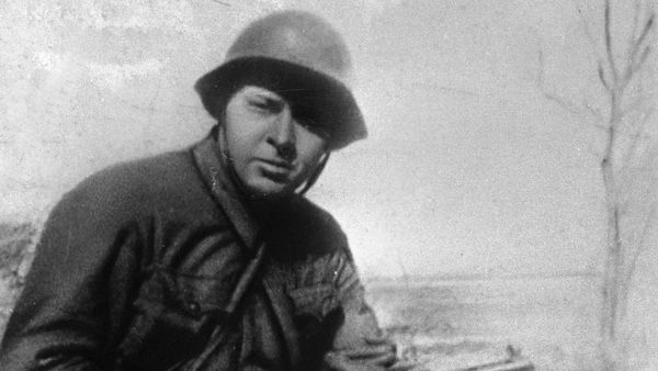 Писатель Аркадий Гайдар на фронте Писатель Аркадий Гайдар на фронте