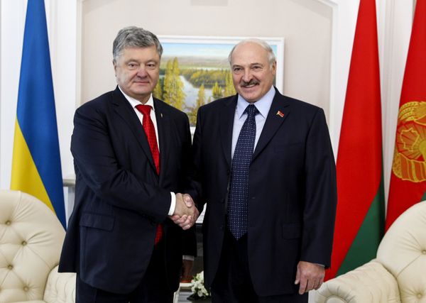 Президент Белоруссии А. Лукашенко провел встречу с президентом Украины П. Порошенко Президент Белоруссии А. Лукашенко провел встречу с президентом Украины П. Порошенко