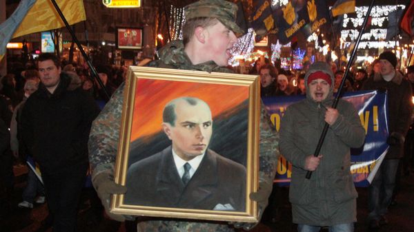 Факельное шествие националистов в честь дня рождения Бандеры Факельное шествие националистов в честь дня рождения Бандеры