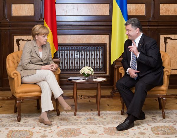 Президент Украины Петр Порошенко и канцлер Германии Ангела Меркель во время встречи в Киеве