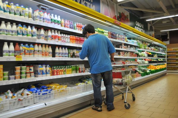 Полки с украинской молочной продукцией в одном из львовских магазинов Полки с украинской молочной продукцией в одном из львовских магазинов