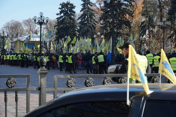 Евробляхи у Кабмина акция пикет протест митинг Евробляхи у Кабмина акция пикет протест митинг