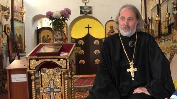 Священник отец Алексей