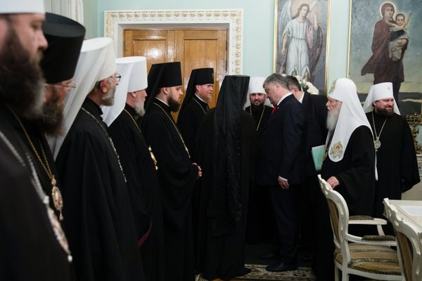 Президент Украины П. Порошенко провел встречу с архиереями УПЦ