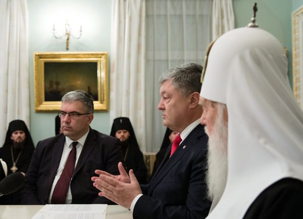 Президент Украины П. Порошенко провел встречу с архиереями УПЦ Президент Украины П. Порошенко провел встречу с архиереями УПЦ