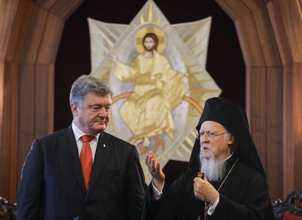 П. Порошенко и патриарх Варфоломей подписали договор о сотрудничестве между Украиной и Константинопольским патриархатом П. Порошенко и патриарх Варфоломей подписали договор о сотрудничестве между Украиной и Константинопольским патриархатом