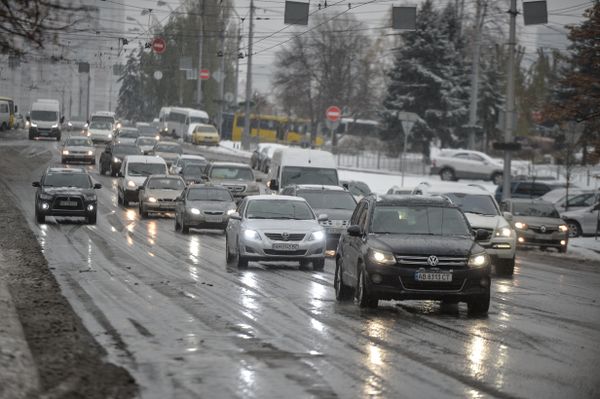 Киев снег улица вид автомобиль Киев снег улица вид автомобиль