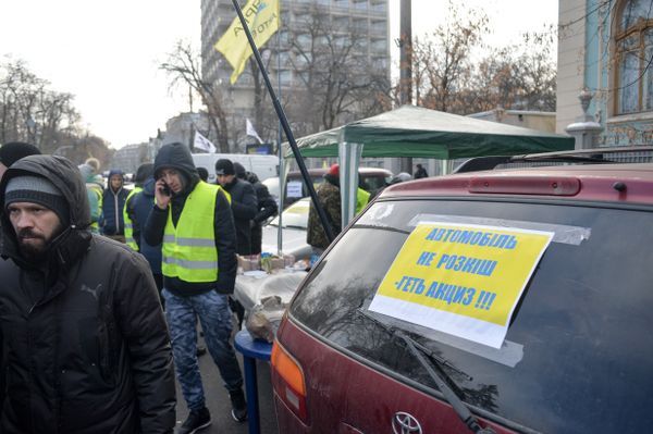 Акция евробляхи еврономера протест митинг Киев рада Акция евробляхи еврономера протест митинг Киев рада