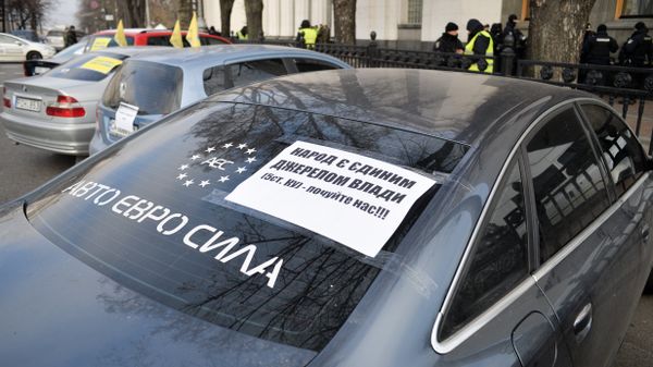 Акция евробляхи еврономера протест митинг Киев рада