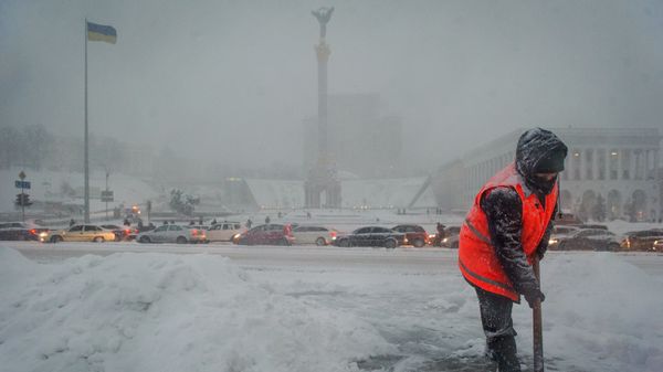 Чрезвычайная ситуация объявлена в Киеве из-за снегопада Чрезвычайная ситуация объявлена в Киеве из-за снегопада