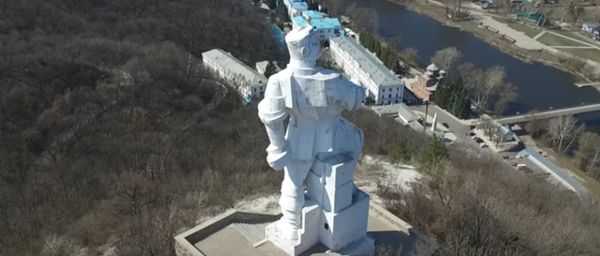 Памятник в Святогорске Федору Сергееву товарищ Артем